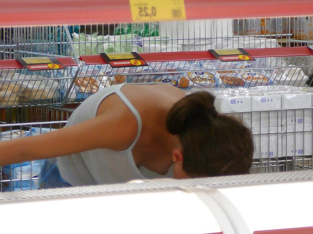 25P Downblouse and Nips!!