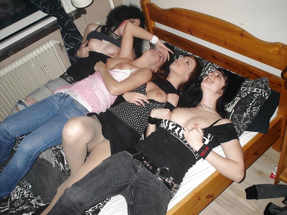 25P Downblouse and Nips!!