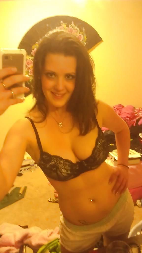16P Wendy pretty boobs selfshots
