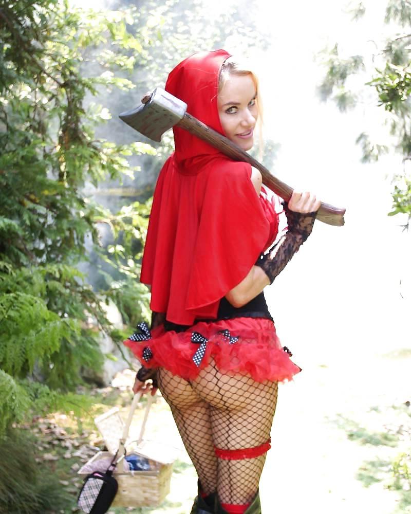 24P Paula Labaredas Comic Con