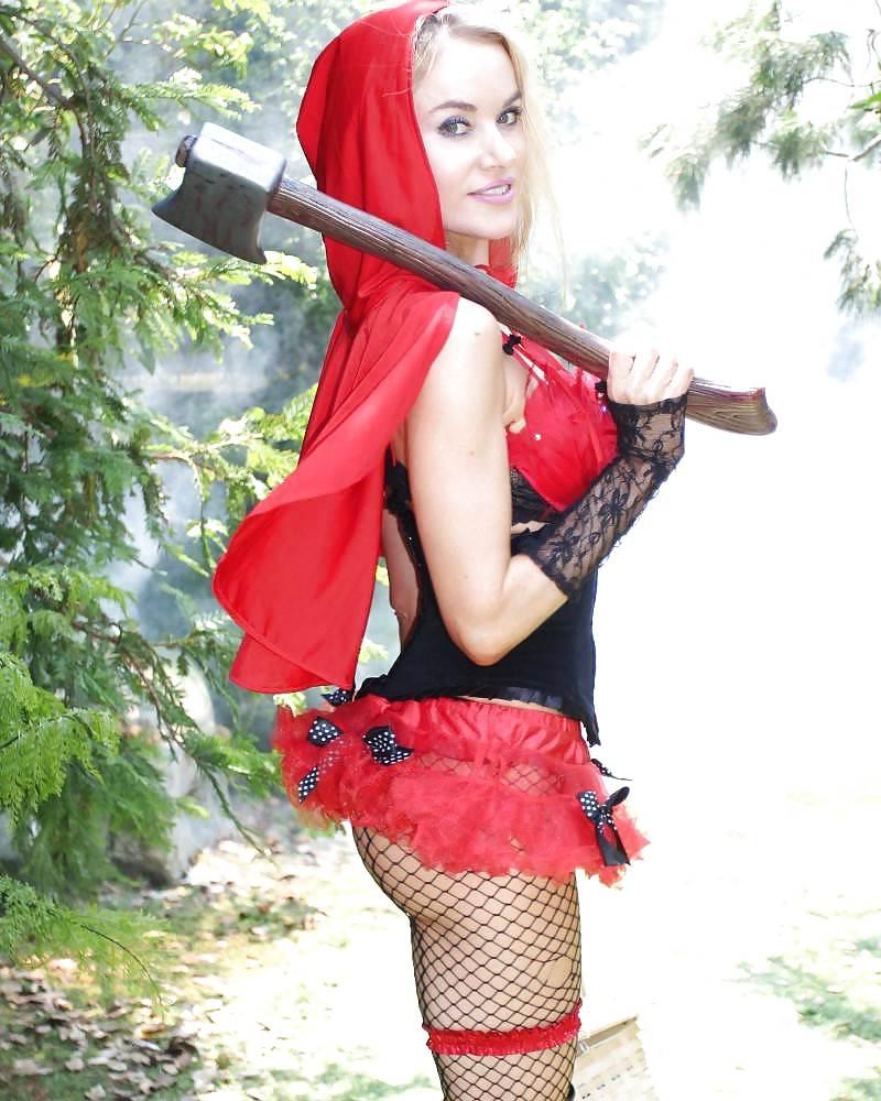 24P Paula Labaredas Comic Con