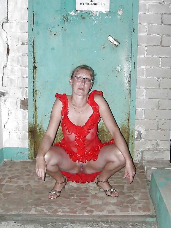25P Mature Upskirt - 17