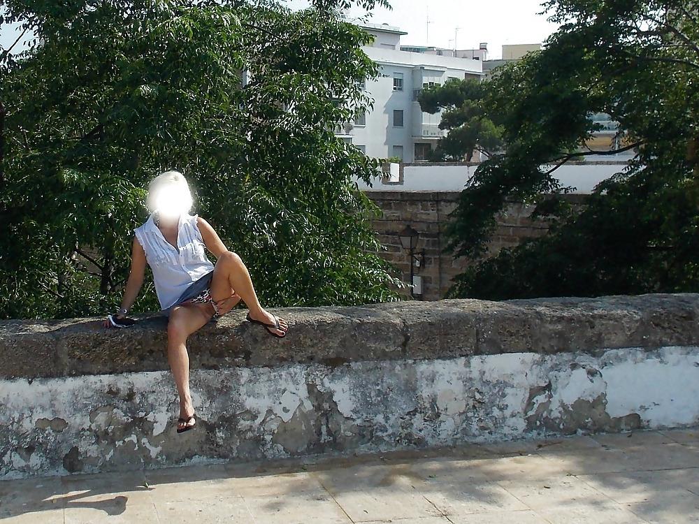 25P Upskirt Outdoor