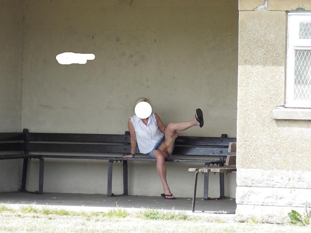 25P Upskirt Outdoor