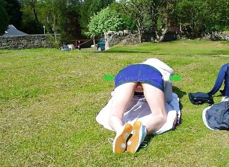 25P Upskirt Outdoor