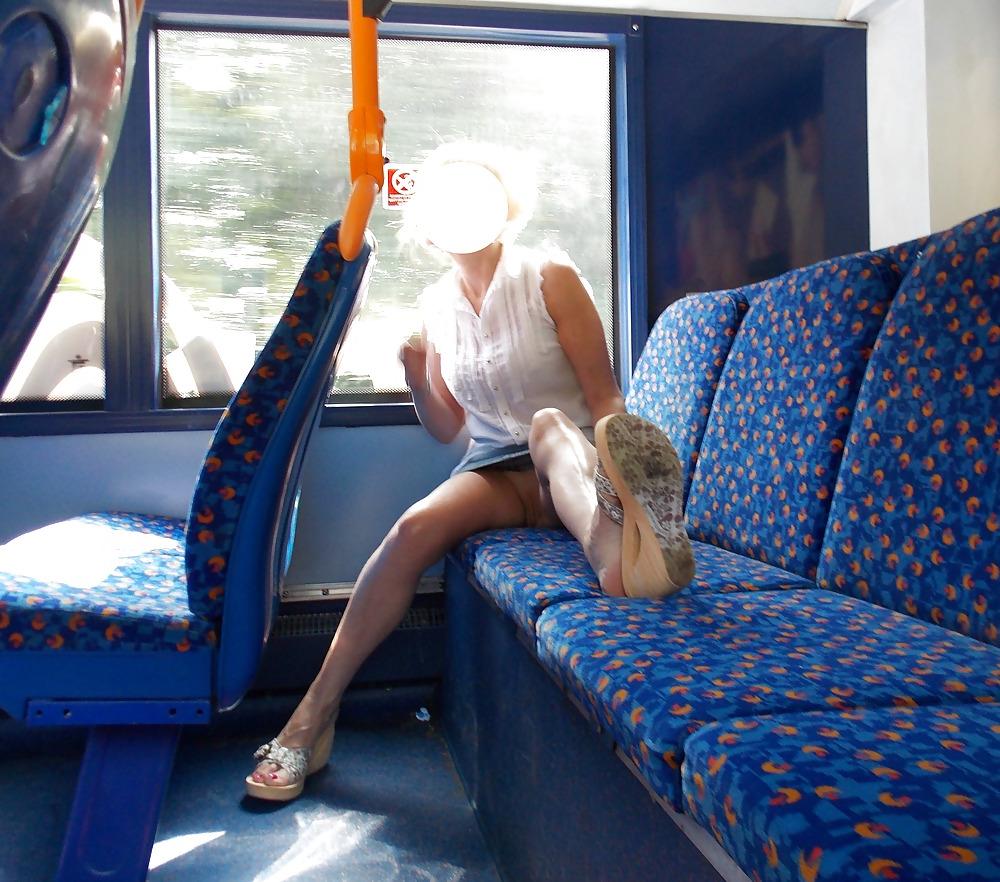 25P Upskirt Outdoor