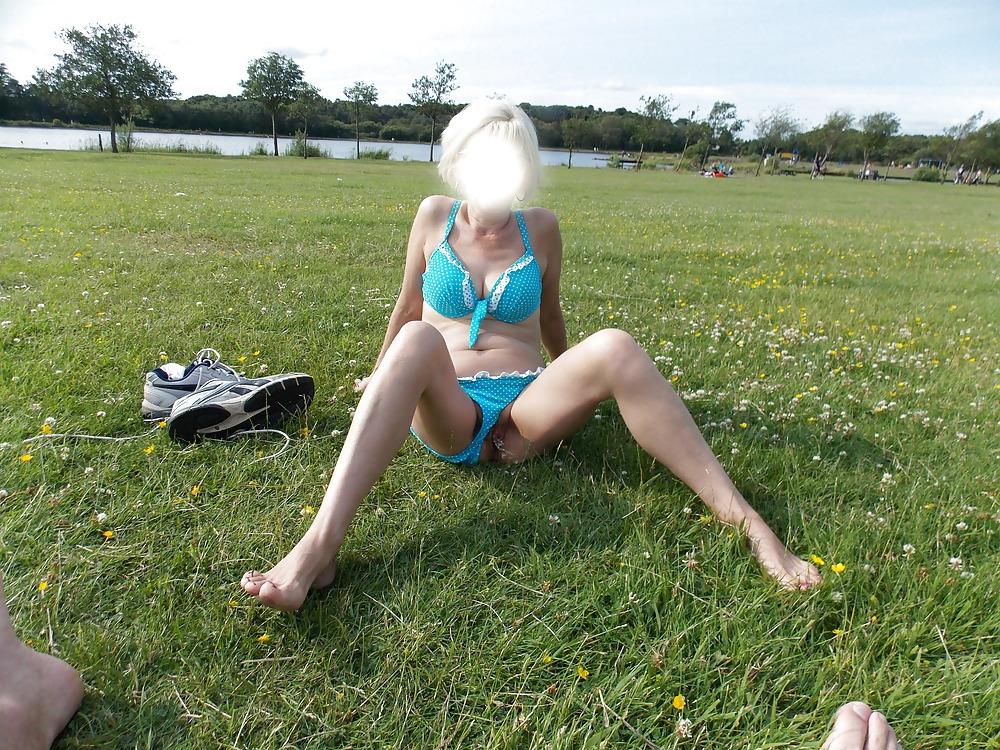 25P Upskirt Outdoor
