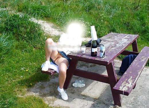 25P Upskirt Outdoor