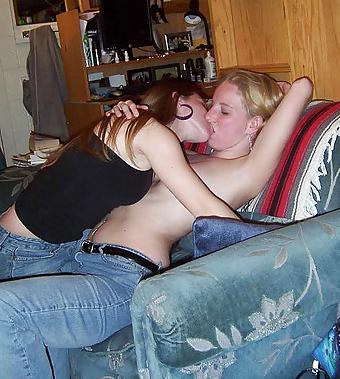 10P Girls kissing