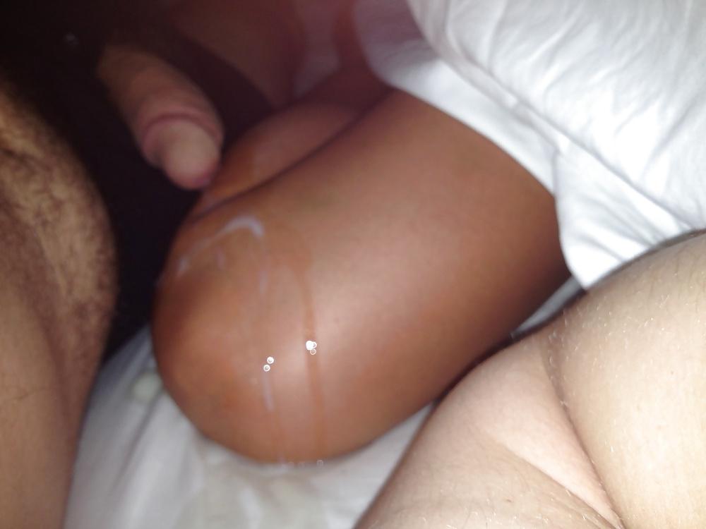 21P Cumming on her legs!