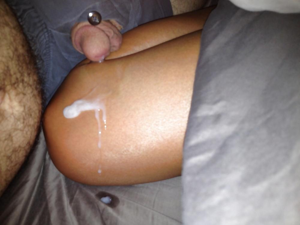 21P Cumming on her legs!