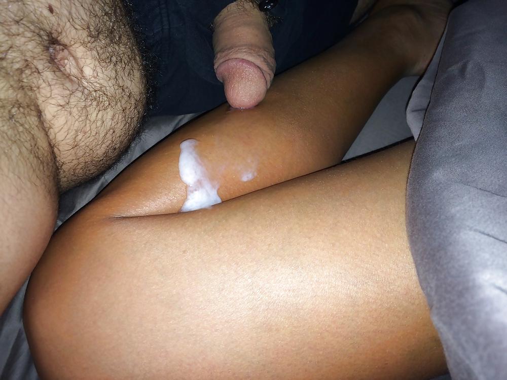 21P Cumming on her legs!