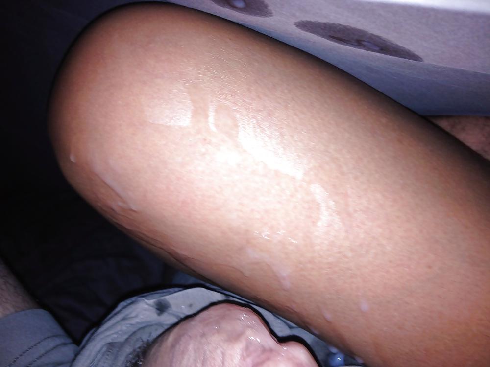21P Cumming on her legs!