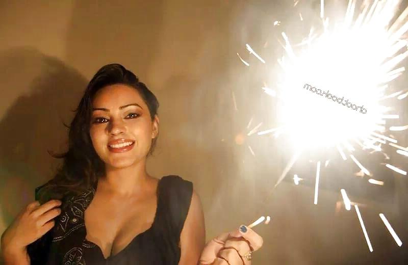25P Desi Nude and Non Nude