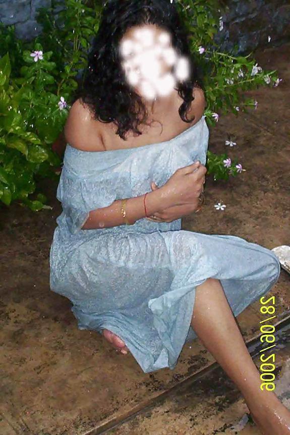 5P Desi indian in wet Nighty outdoor