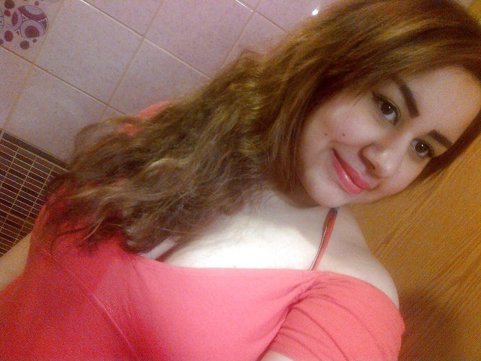 25P Arab Woman 220