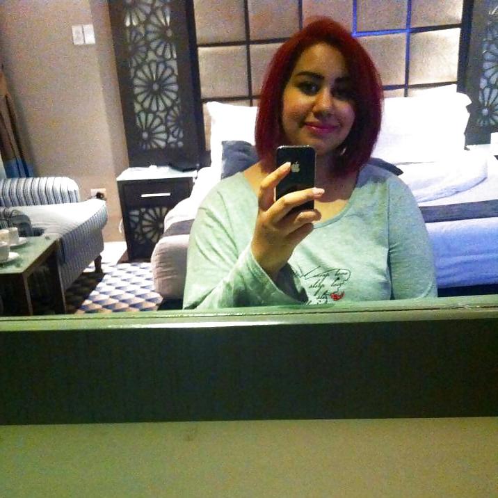 25P Arab Woman 220
