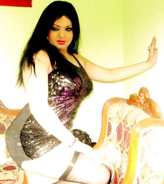 25P Arab Beauty In Heat !