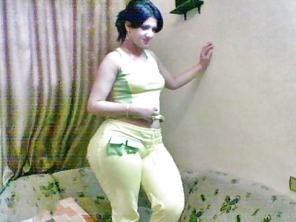 25P Arab Beauty In Heat !