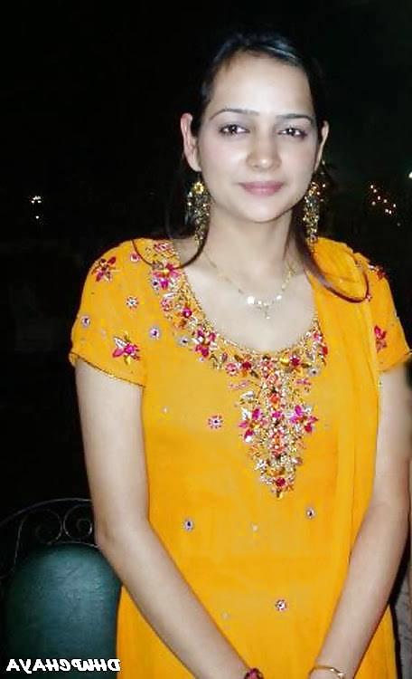 8P Desi sexy aunt