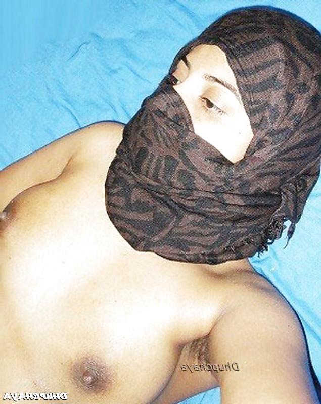 10P DESI-MÄDCHEN IN MASKE