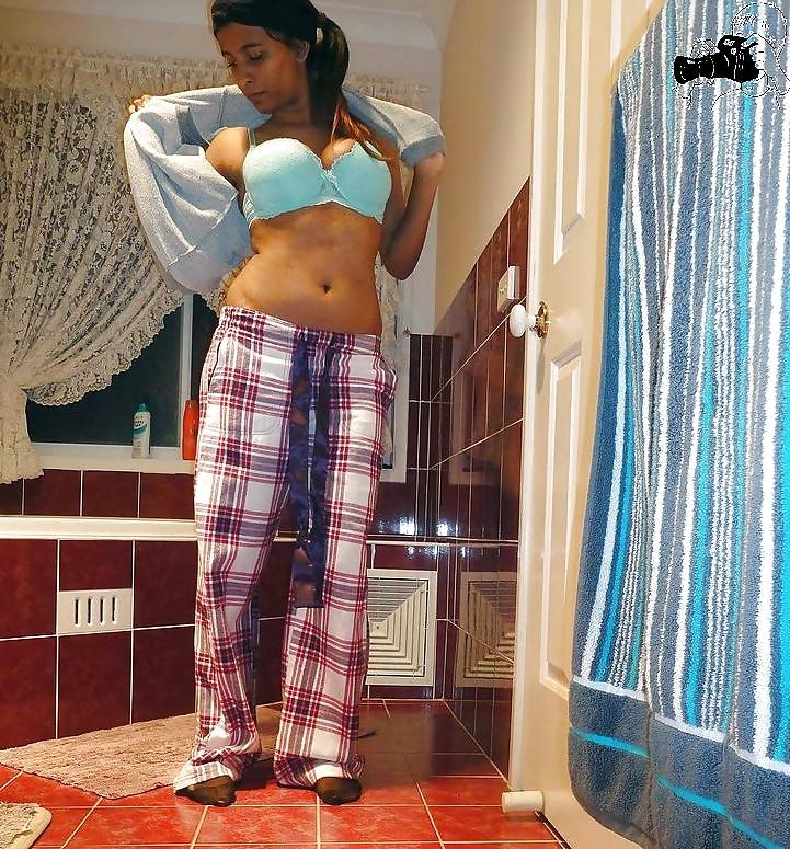 12P Desi girl shaven puusy