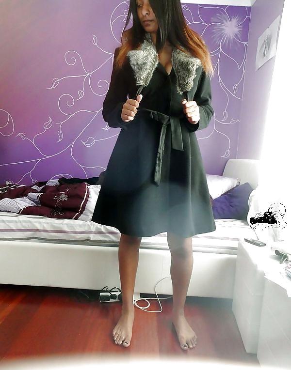 12P Desi girl shaven puusy