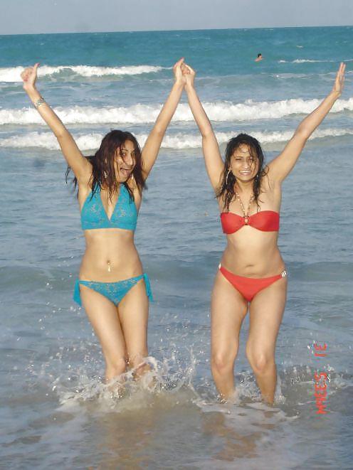 25P Desi girls in swuimsuits