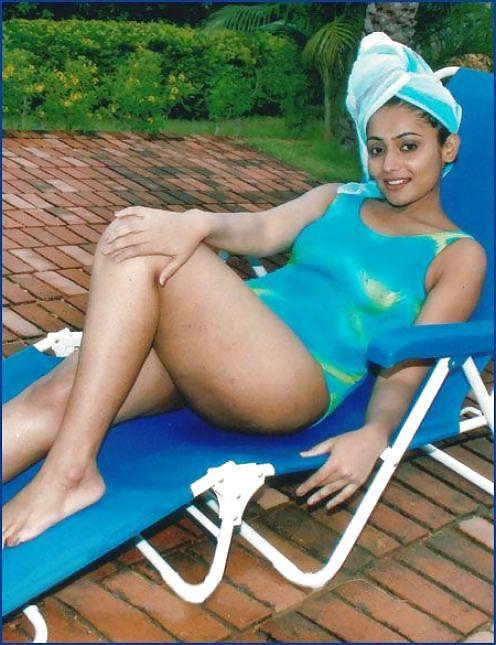 25P Desi girls in swuimsuits