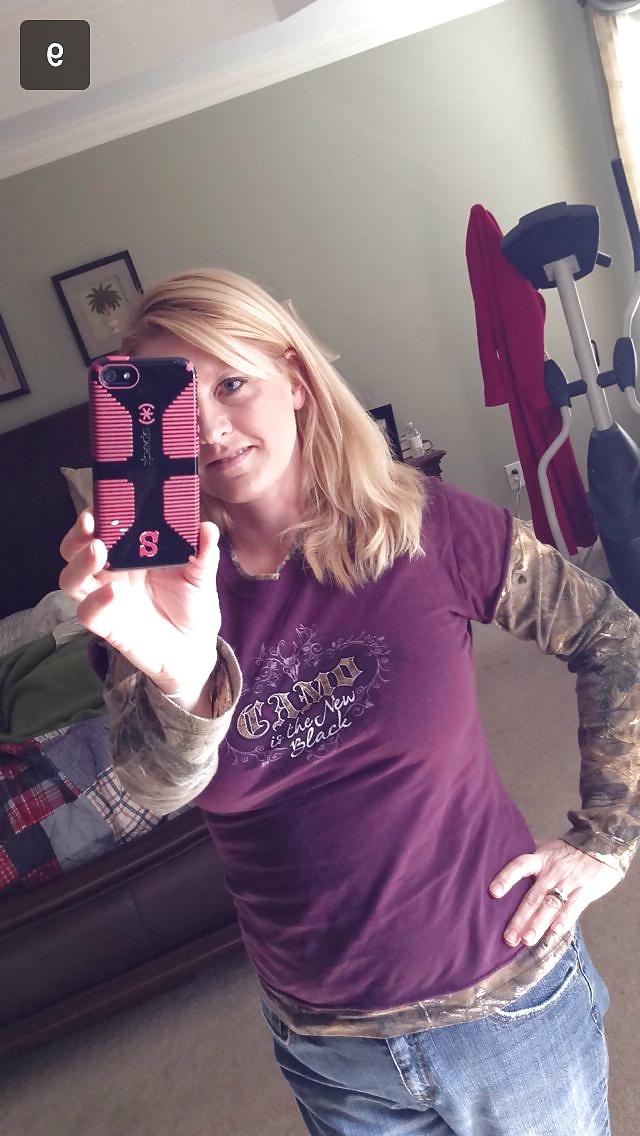 10P Milf Neighbor on Snapchat