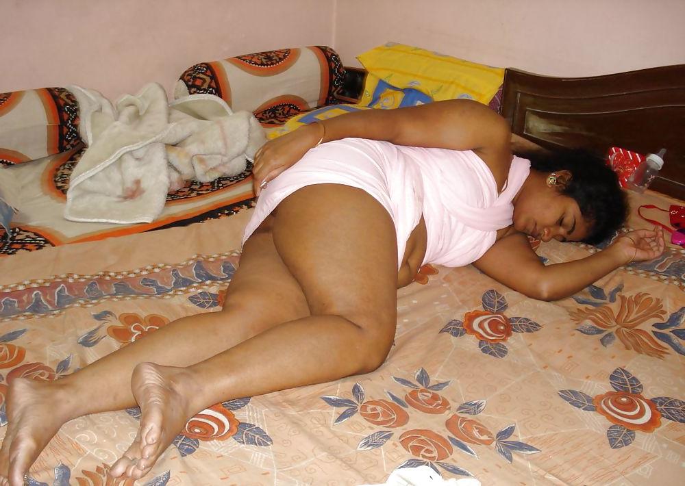 25P Indian nude women 