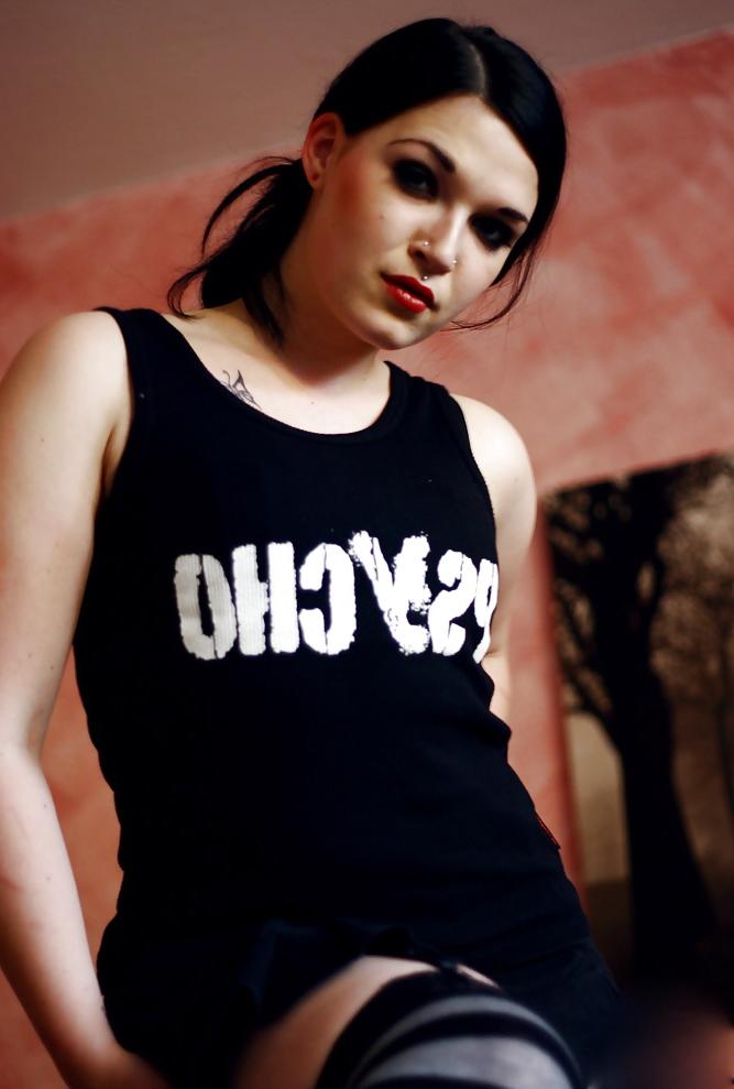 25P Ravishing gothic beauty with big pierced nipples