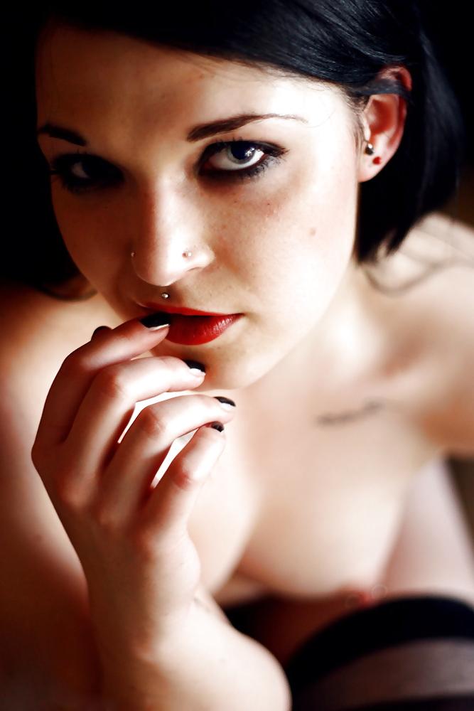 25P Ravishing gothic beauty with big pierced nipples