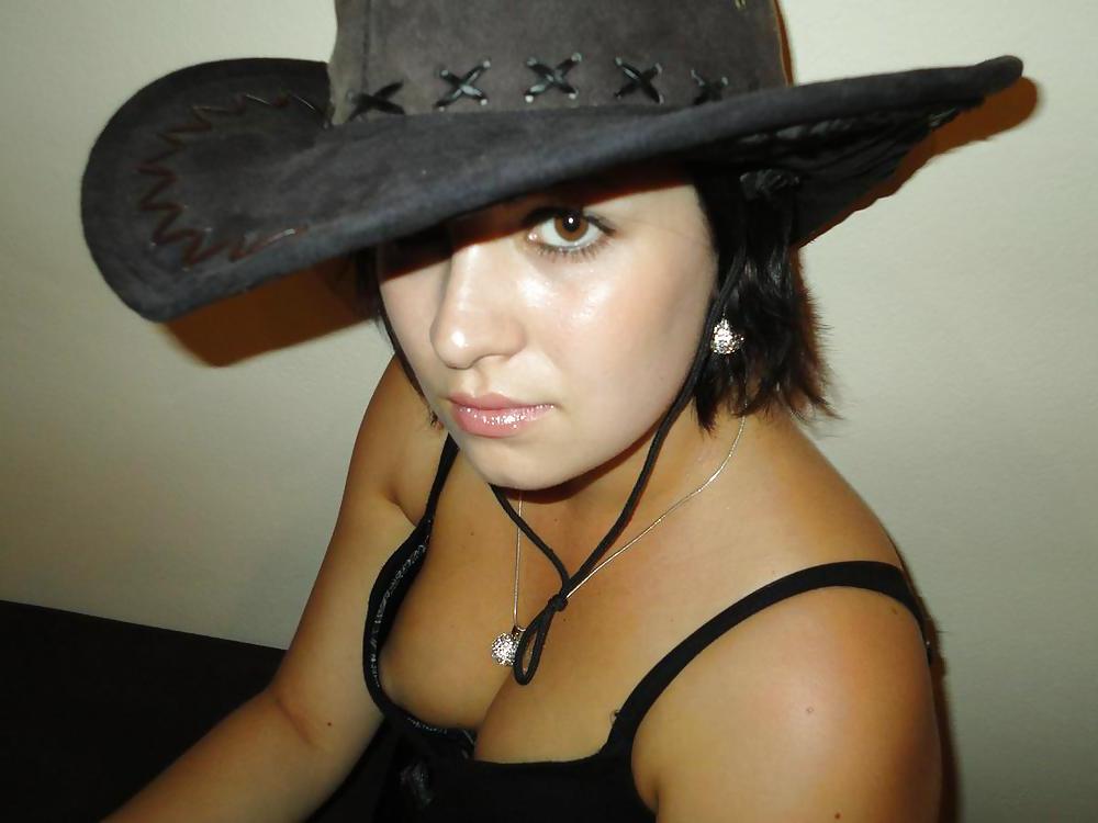 22P Downblouse Candid nipples