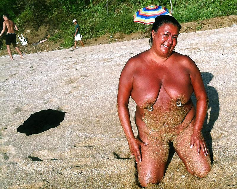 12P Deep tanned slave