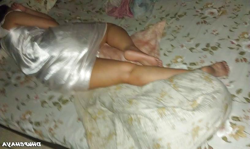 19P DESI BHABHI LAYING ON BED AND SHOW