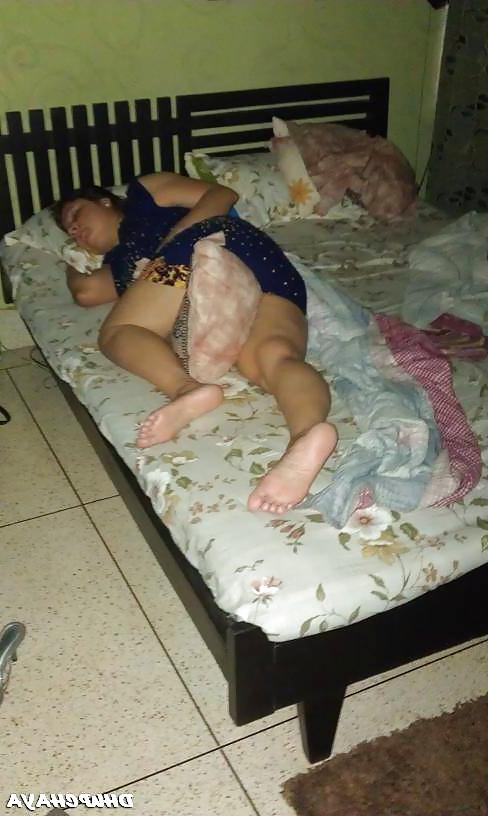 19P DESI BHABHI LAYING ON BED AND SHOW