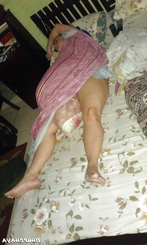 19P DESI BHABHI LAYING ON BED AND SHOW