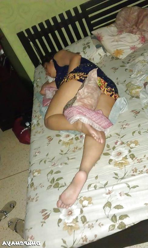 19P DESI BHABHI LAYING ON BED AND SHOW