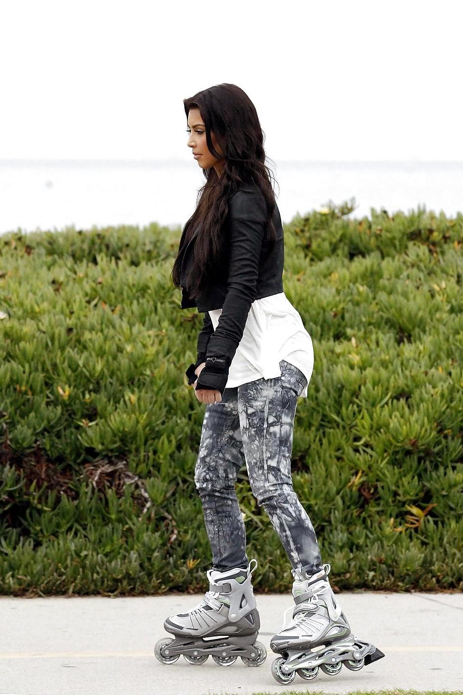 10P Kim Kardashian Downblouse Candids in Santa Barbara2