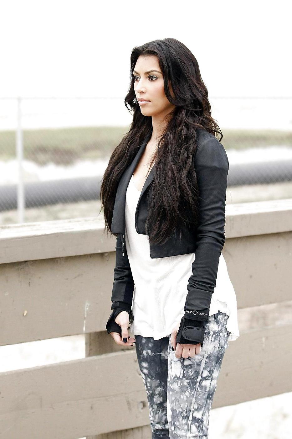 10P Kim Kardashian Downblouse Candids in Santa Barbara2