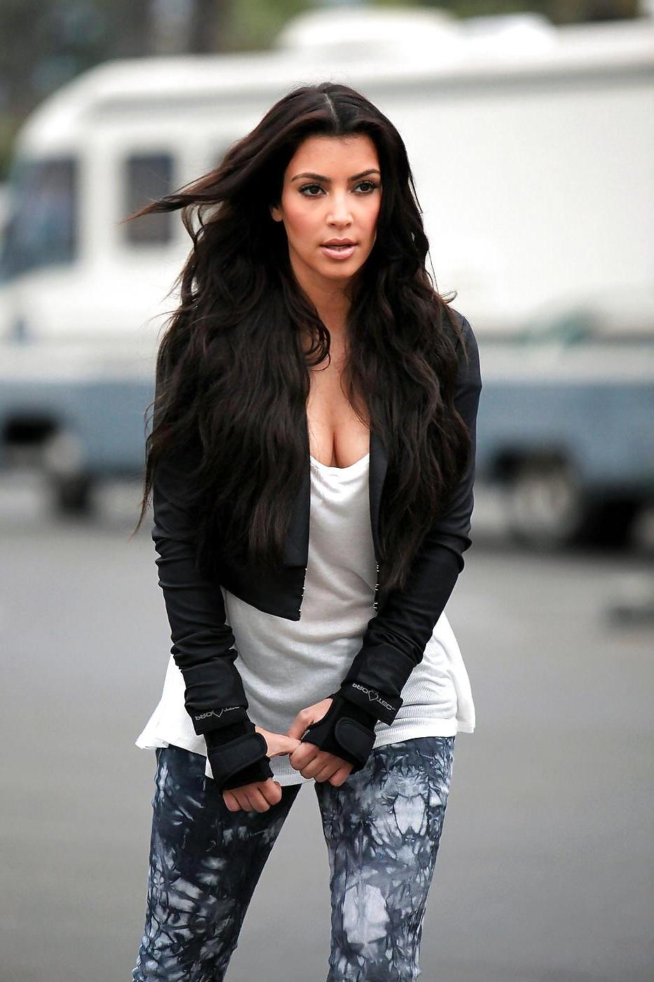 10P Kim Kardashian Downblouse Candids in Santa Barbara2