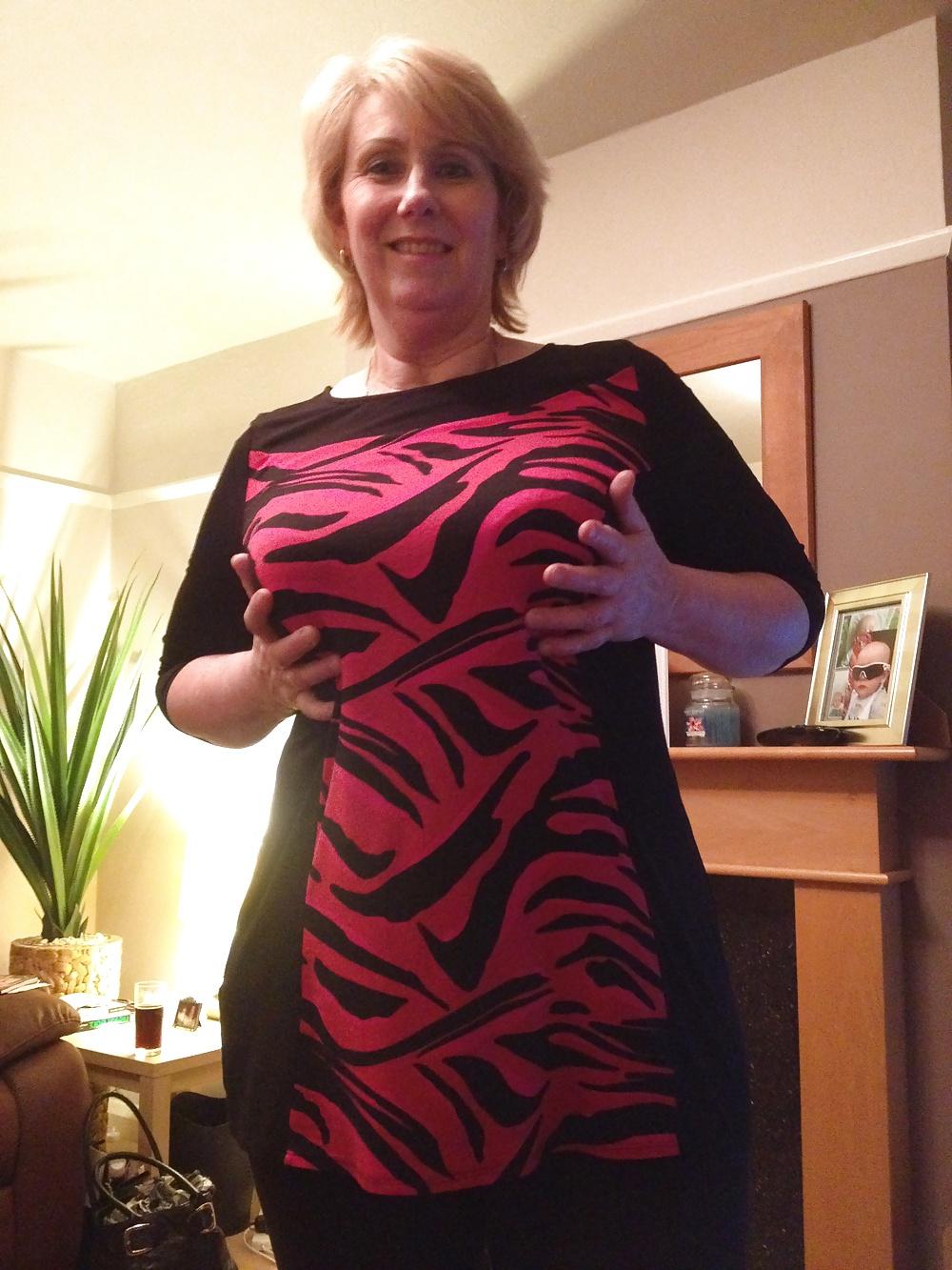 22P Sexy Birmingham Granny