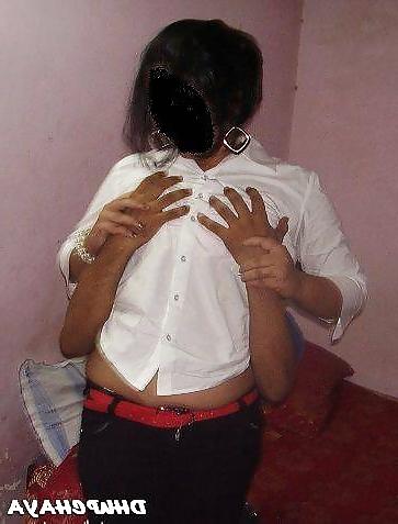 19P Desi sexy housewife exposing n sharing with stangers