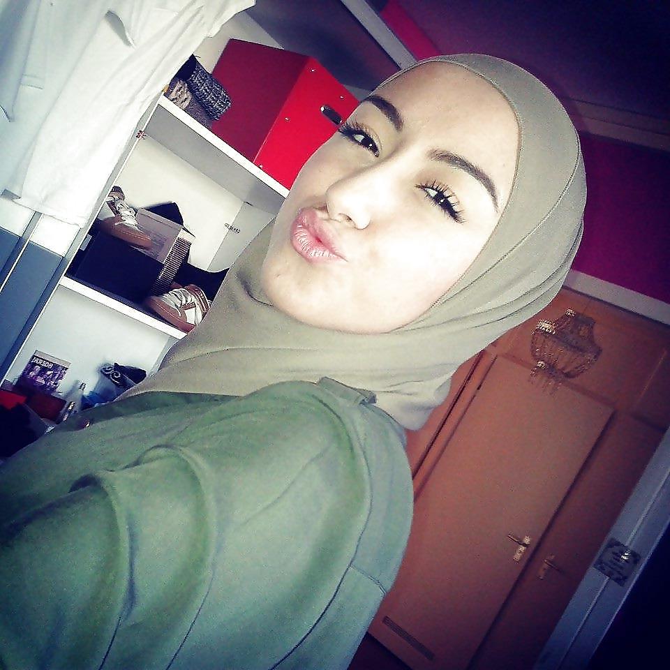 21P WE FUCKING HARD MUSLIIM GIRLS  ASS!! COMMENTS COMMENTS !!