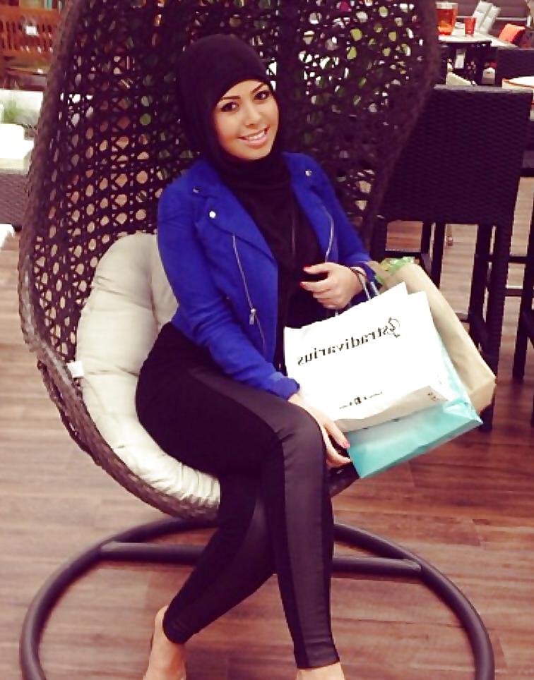 21P WE FUCKING HARD MUSLIIM GIRLS  ASS!! COMMENTS COMMENTS !!