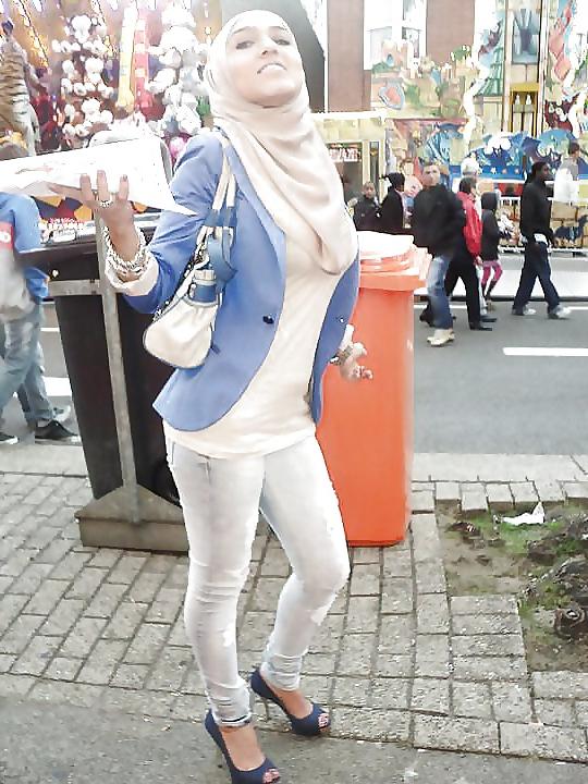 21P WE FUCKING HARD MUSLIIM GIRLS  ASS!! COMMENTS COMMENTS !!