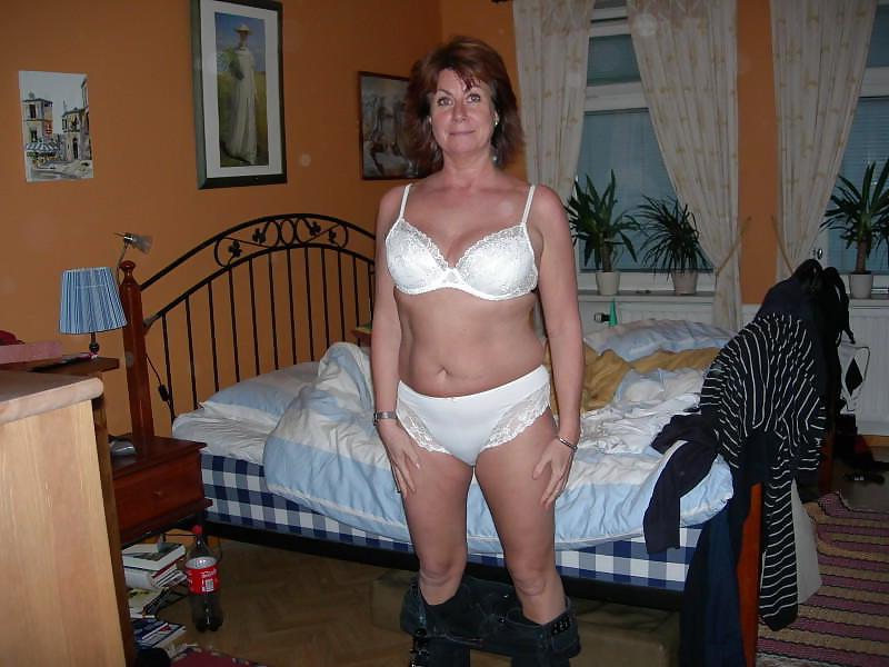 25P 012 . SEXY GRANNYs 0821