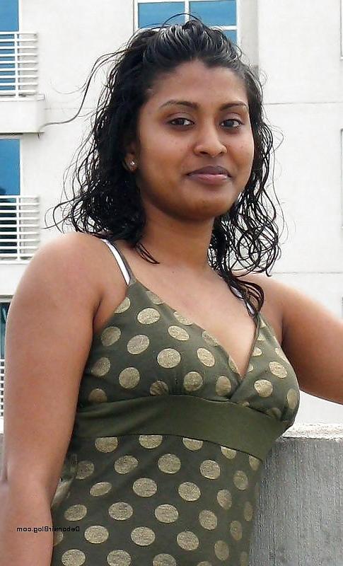 19P Hot & Sexy Indian Desi Babes