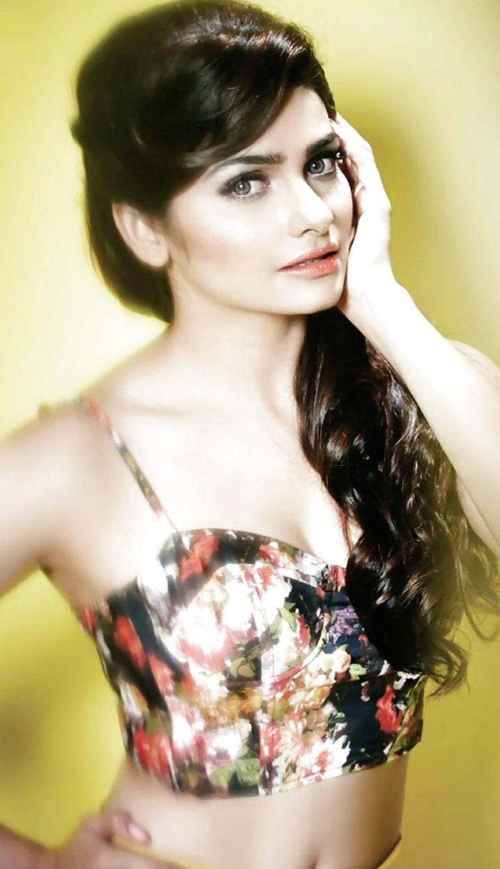 25P Lovely Desi